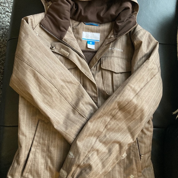 Women’s Columbia Snow Jacket - Picture 1 of 8